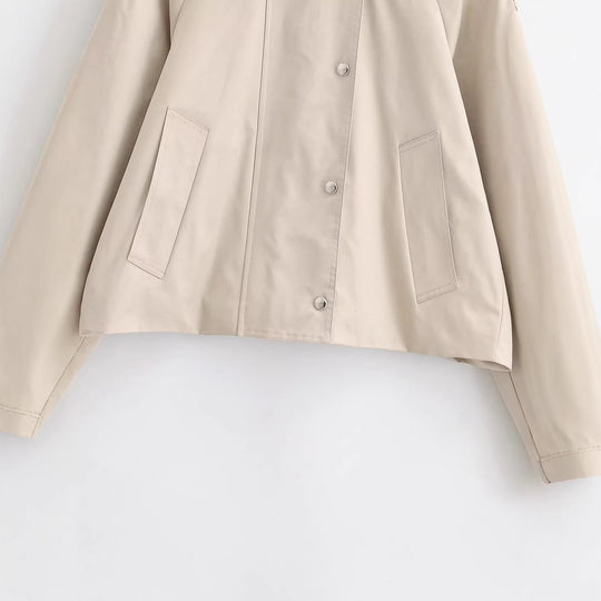 Damen Cropped Trenchjacke im Boxy‑Schnitt mit Schulterklappen und Druckknöpfen Nord Taschen