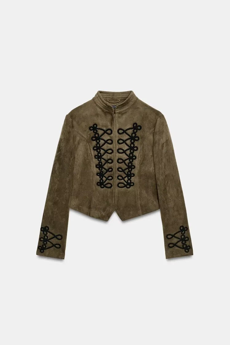 Damen Kurze Velourslederjacke im Military‑Look mit Stehkragen und dekorativen Kordelapplikationen Nord Taschen