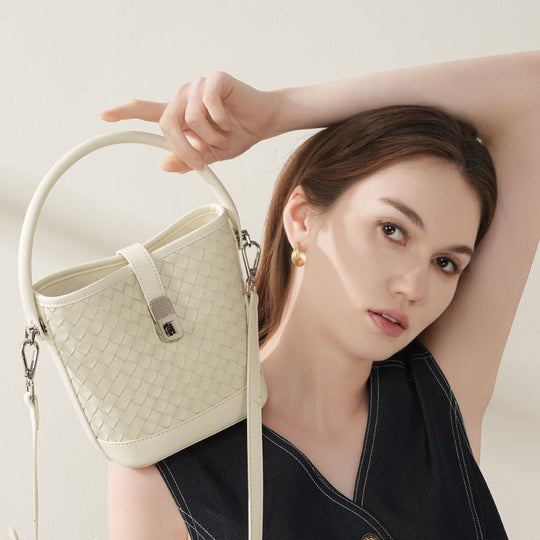 Damen Handtasche mit geflochtener Lederstruktur und abnehmbarem Schulterriemen Nord Taschen