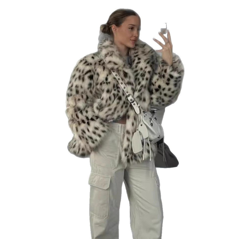 Damen Kurzjacke aus Kunstpelz im Dalmatiner‑Look mit kastiger Silhouette und weitem Schalkragen Nord Taschen