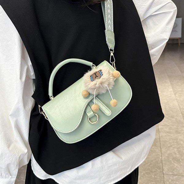 Damen elegante Umhängetasche mit verspieltem Anhänger Nord Taschen