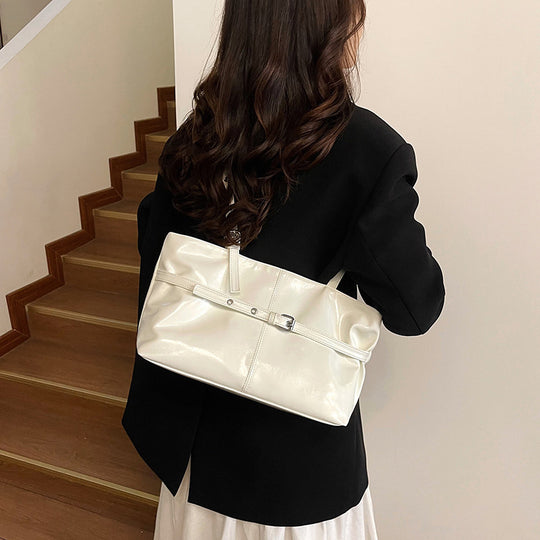Damen elegante Handtasche mit glänzender Oberfläche Nord Taschen