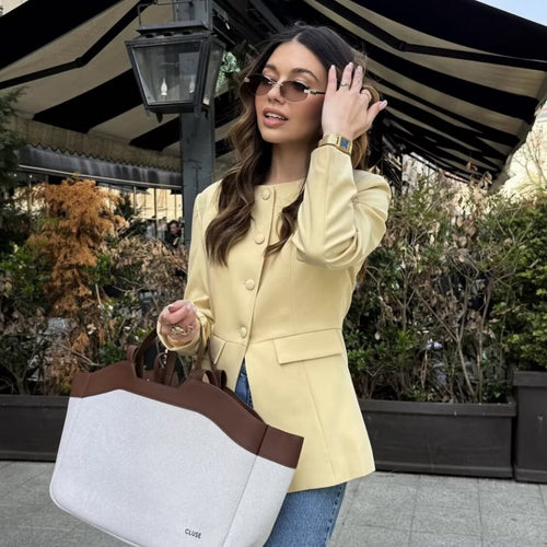 Damen Taillierte Blazerjacke mit Rundhalsausschnitt, verdeckter Knopfleiste und Pattentaschen Nord Taschen