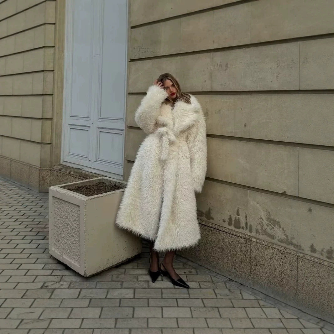 Damen Maxi Kunstpelzmantel mit voluminösem Schalkragen und Wickelgürtel Nord Taschen