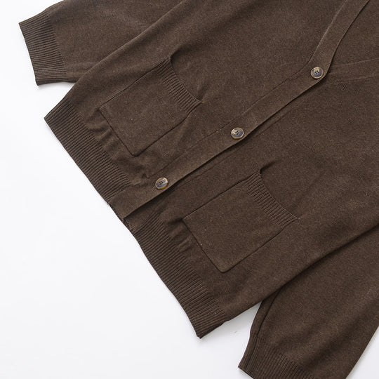 Damen 200+ Oversize Feinstrick‑Cardigan mit V‑Ausschnitt, Holzknöpfen und aufgesetzten Taschen Nord Taschen