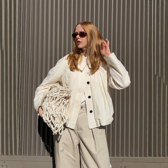 Damen Leichte Cropped‑Blusejacke mit kastiger Silhouette, übergroßem Hemdkragen und Ballonärmeln Nord Taschen