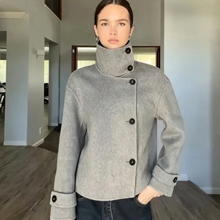 Damen Kurzer Wollmix-Mantel mit asymmetrischer Knopfleiste und hohem Stehkragen Nord Taschen