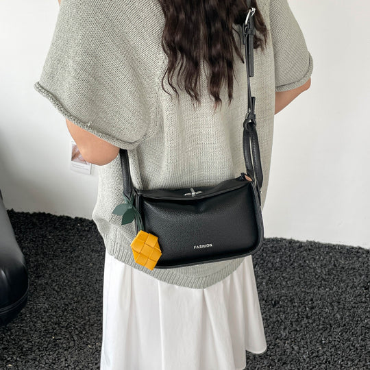 Damen Handtasche aus strukturiertem Kunstleder mit verstellbarem Trageriemen Nord Taschen