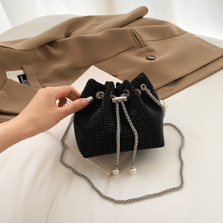 Damen Glamouröse Beuteltasche mit funkelnden Strassakzenten Nord Taschen