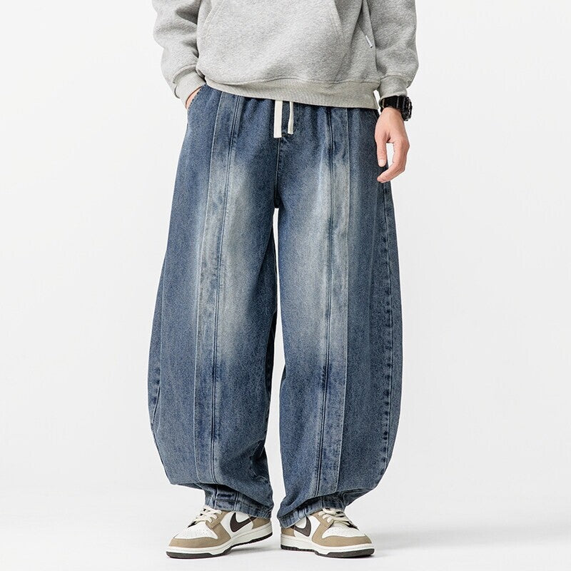 Herren Extraweite Jeanshose im Balloon‑Schnitt mit Tunnelzugbund und Längssteppungen Nord Taschen