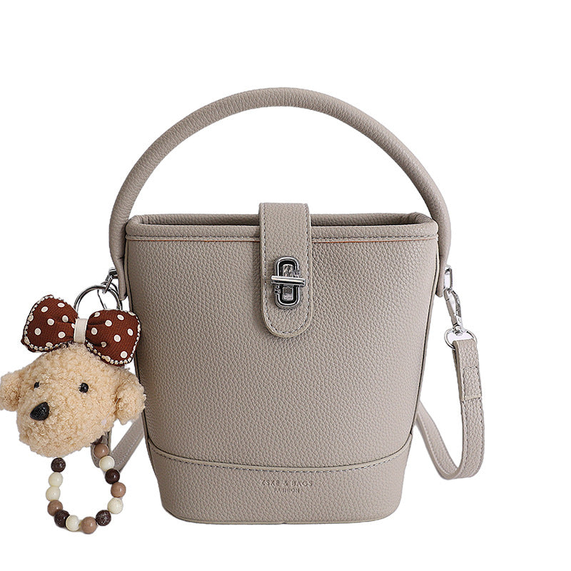 Damen modische Bucket-Handtasche mit abnehmbarem Plüschanhänger Nord Taschen