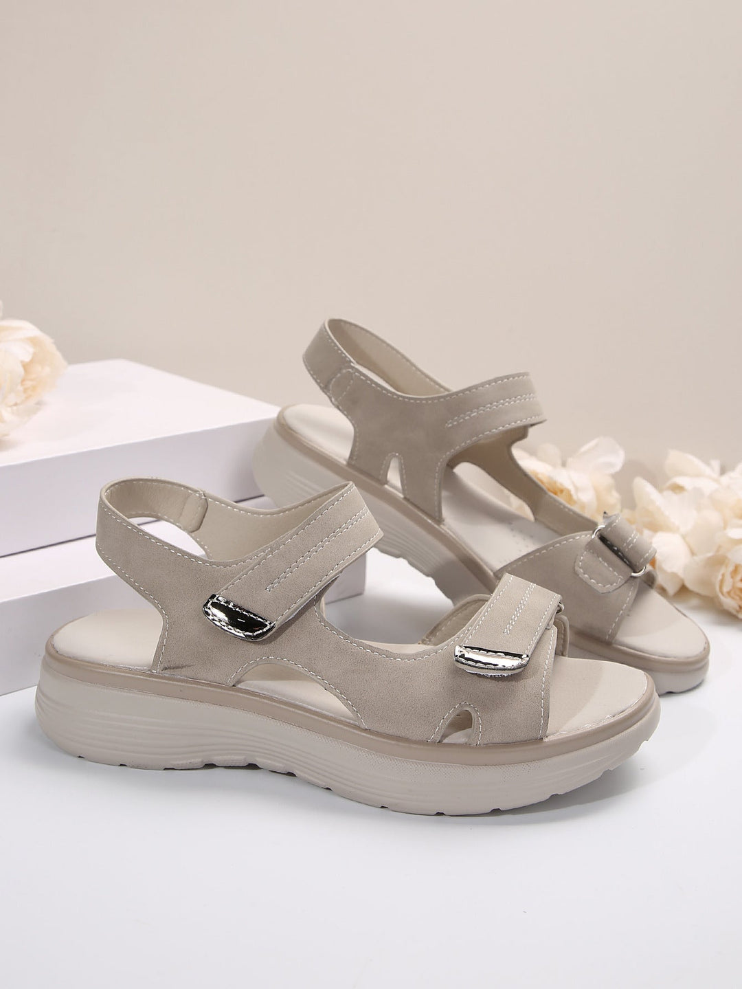 Damen Komfortable Sandalen mit verstellbarem Riemendesign und weich gepolstertem Fußbett