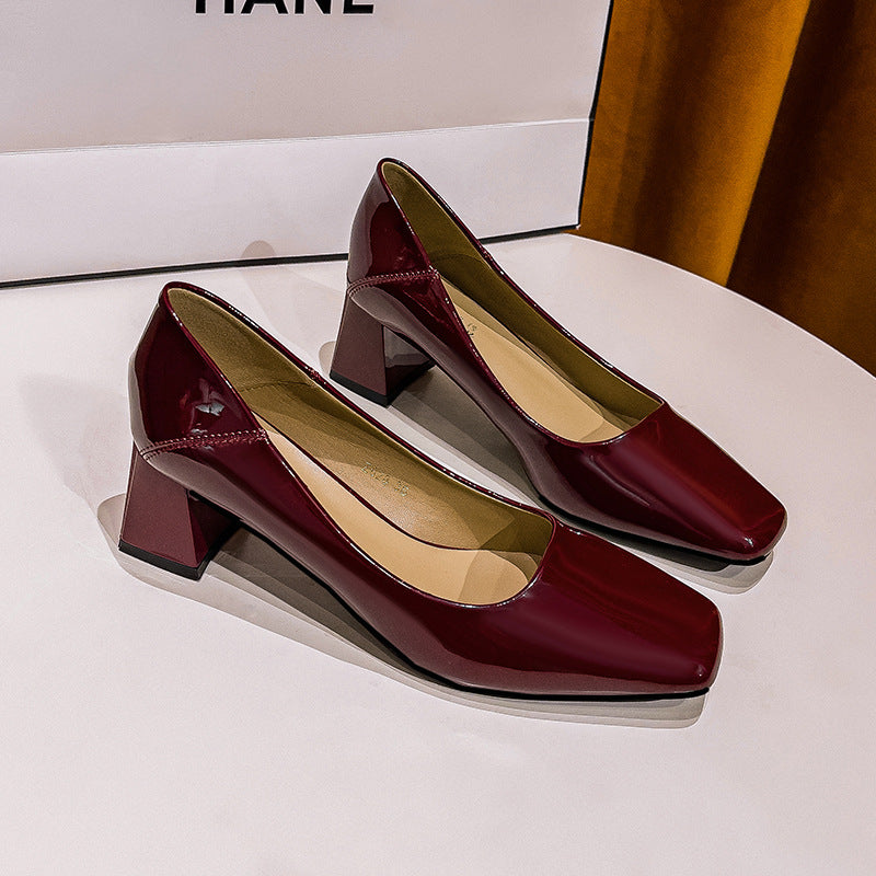 Damen Elegante Blockabsatz-Pumps mit quadratischer Zehenpartie und hochglänzender Oberfläche Nord Taschen