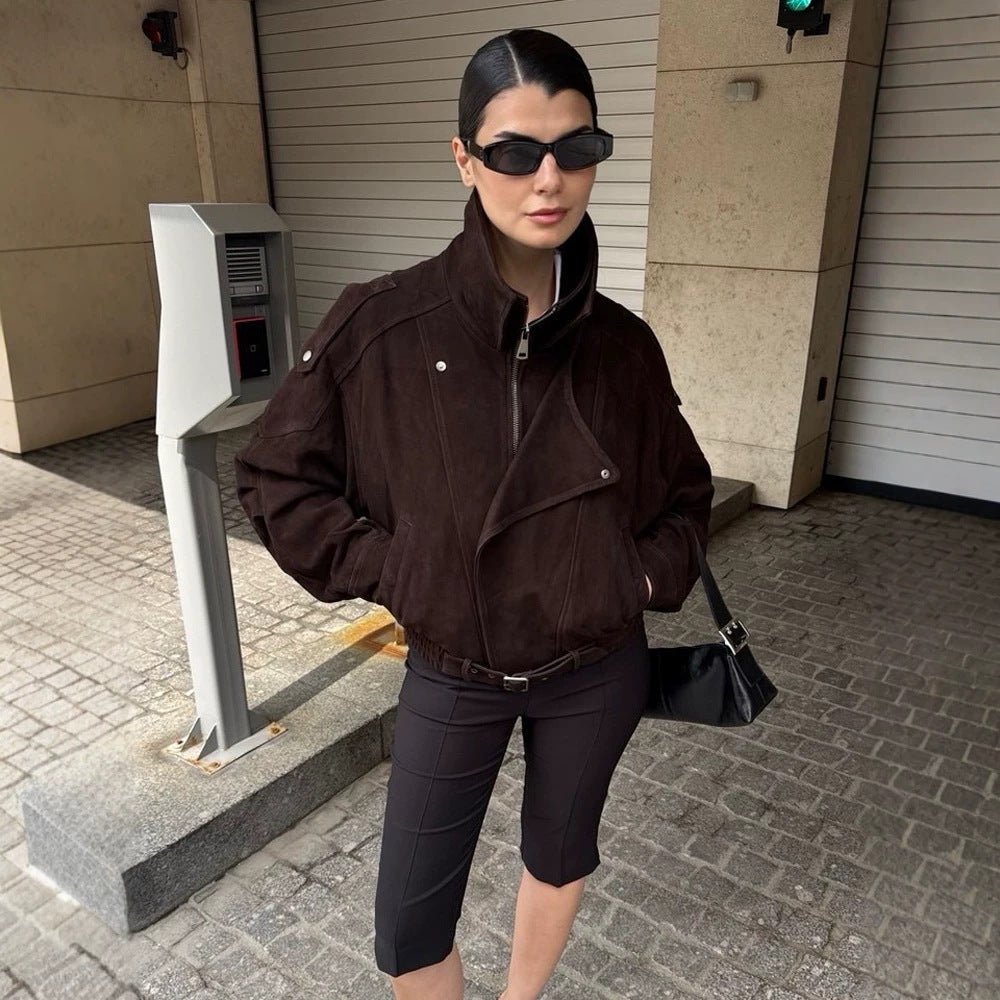 Damen Kurze Veloursleder-Bomberjacke mit hohem Stehkragen und Taillengürtel Nord Taschen