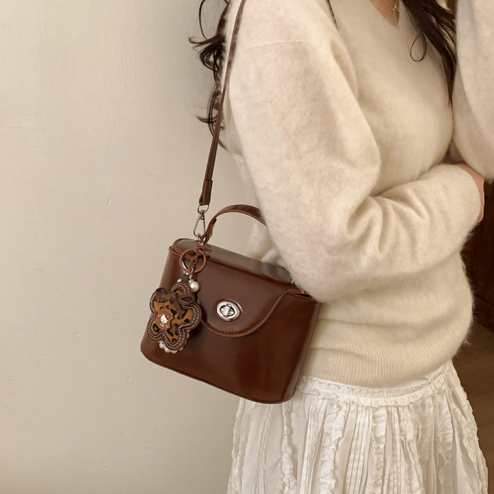 Damen elegante Mini-Handtasche mit modischem Anhänger Nord Taschen
