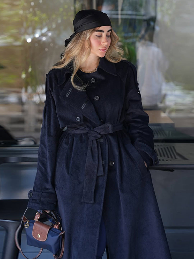 Damen langer Cord-Trenchcoat mit Bindegürtel und Oversize-Schultern Nord Taschen