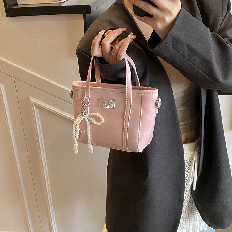 Damen Mini-Handtasche mit perlbesetztem Anhänger Nord Taschen