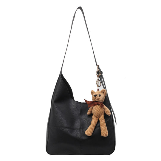 Damen Hobo-Tasche aus hochwertigem Kunstleder mit verspieltem Bärenanhänger Nord Taschen