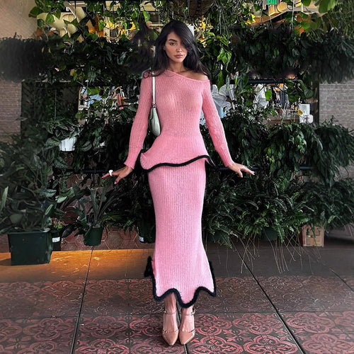 Damen Figurbetontes langes Rippstrick-Kleid mit asymmetrischem Ausschnitt, Volant‑Peplum und kontrastierender Kederkante Nord Taschen