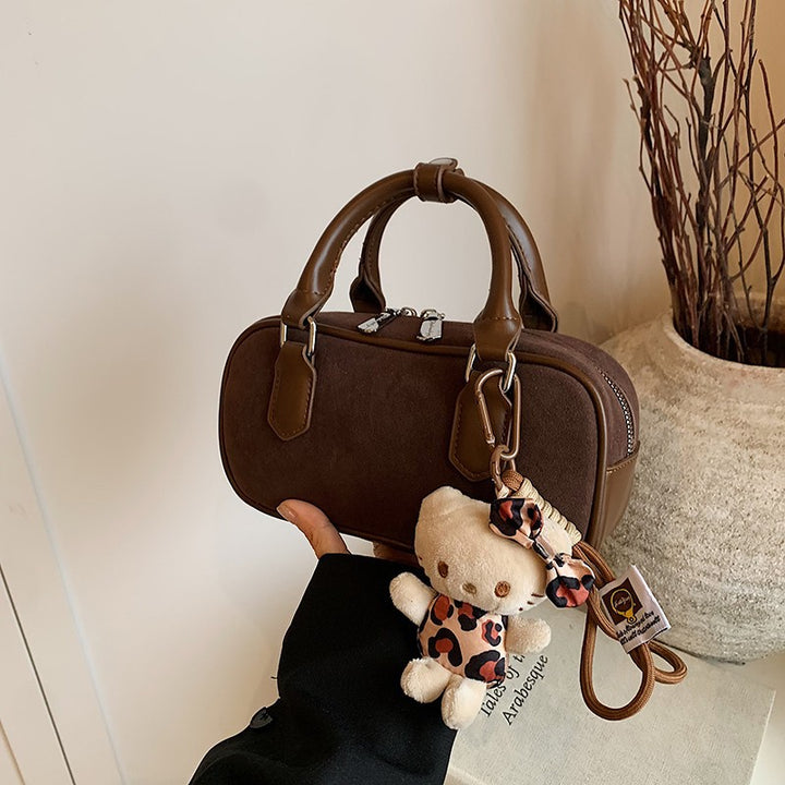 Damen modische Handtasche mit plüschigem Anhänger Nord Taschen