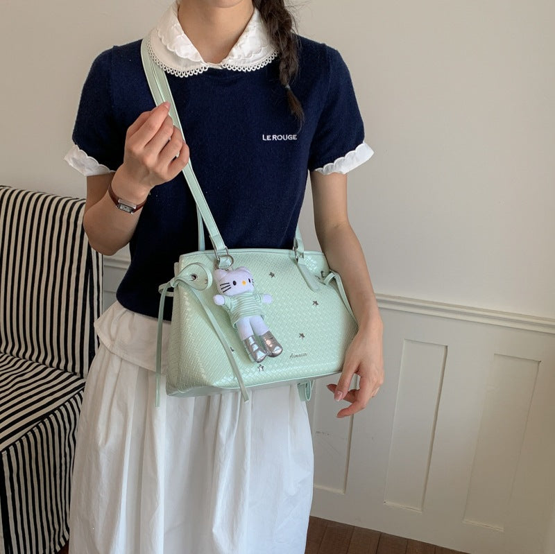 Damen Designer Handtasche mit verspieltem Anhänger und strukturiertem Obermaterial Nord Taschen