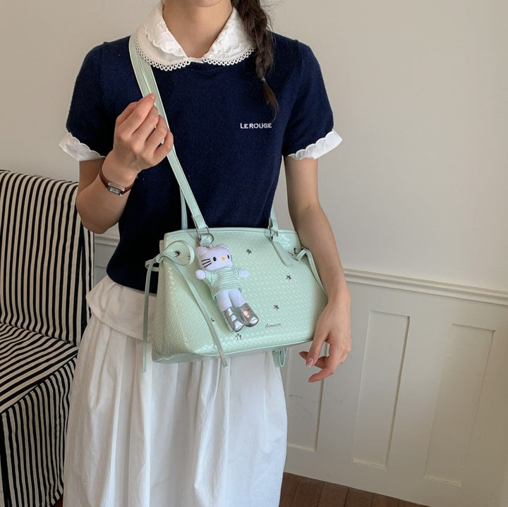 Damen Designer Handtasche mit verspieltem Anhänger und strukturiertem Obermaterial Nord Taschen