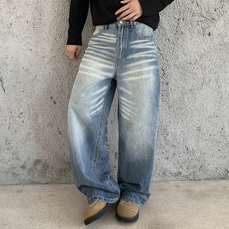Herren Extraweite Baggy-Denimhose mit hohem Bund, markanten Whisker-Falten und tiefem Schritt Nord Taschen