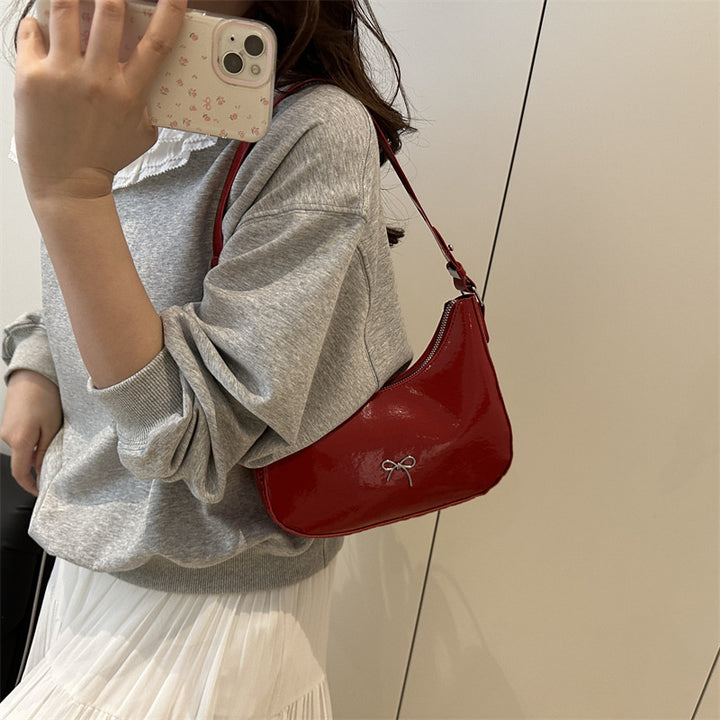 Damen Hobo-Tasche aus glänzendem Kunstleder mit dekorativem Schleifendetail Nord Taschen