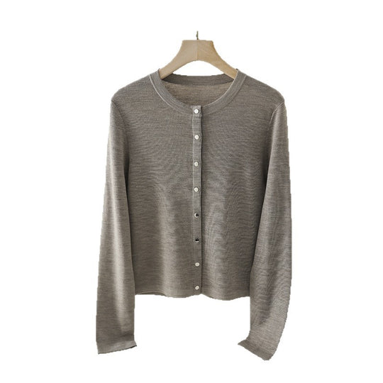 Damen Leichter Feinstrick-Cardigan mit Rundhals, Slim-Passform und dezenter Knopfleiste Nord Taschen