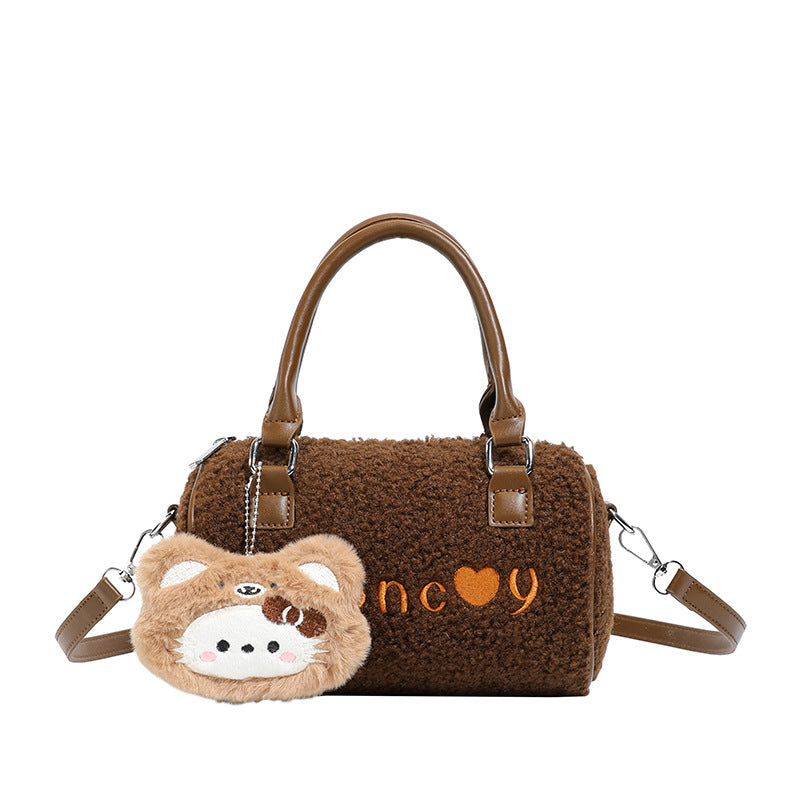 Damen Handtasche mit weichem Teddydesign und abnehmbarem Plüschanhänger Nord Taschen