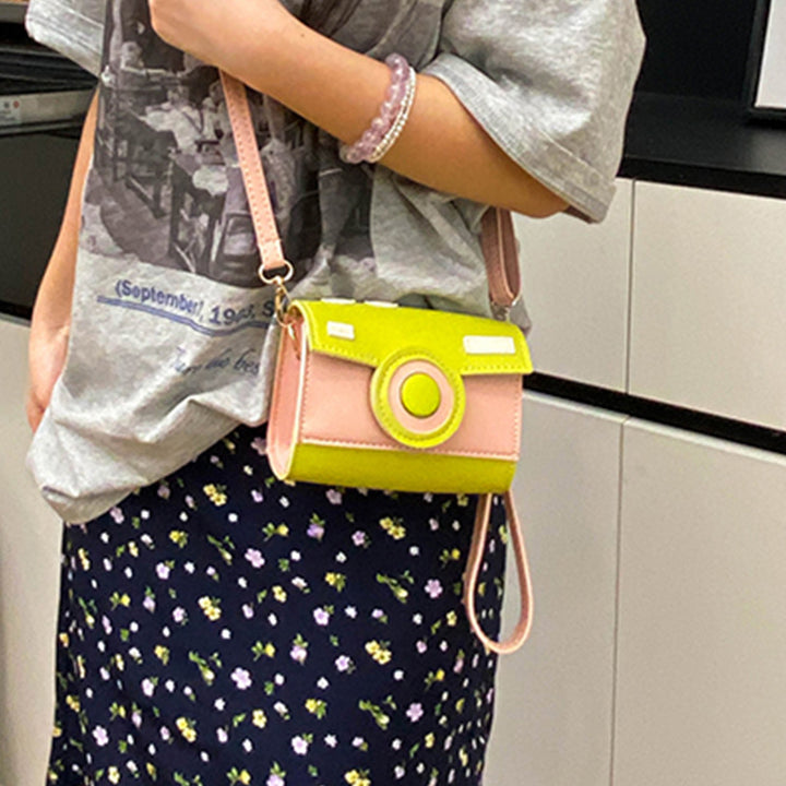 Damen Mini-Handtasche mit verspieltem Klappverschluss Nord Taschen
