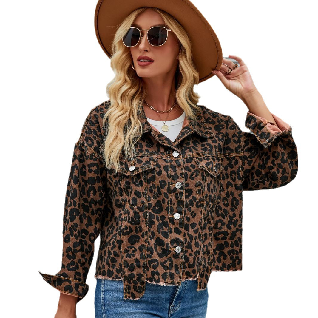Damen Jeansjacke im angesagten Leo-Design mit oversized Schnitt