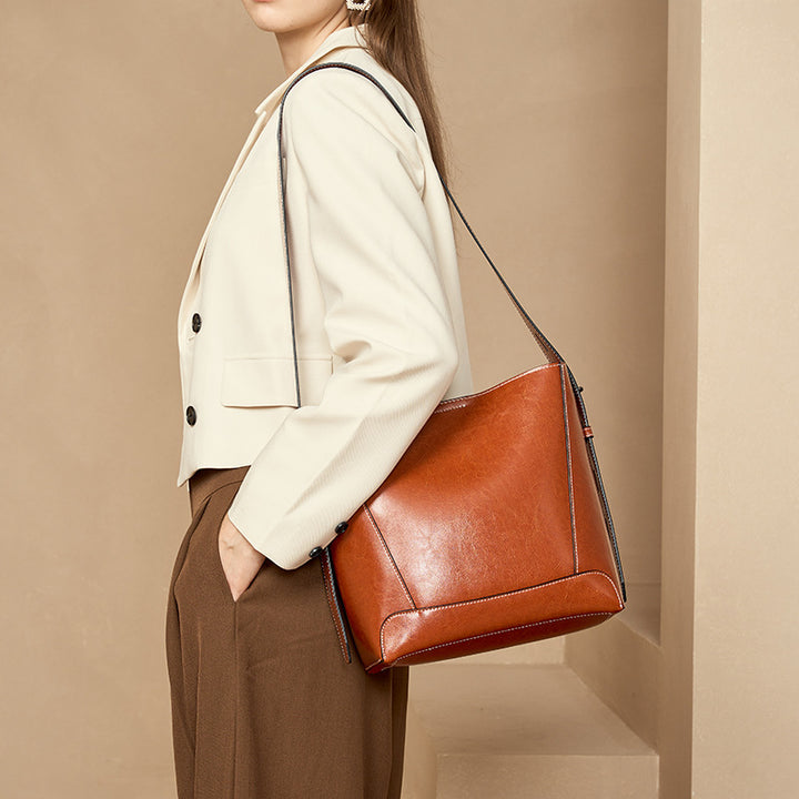 Damen elegante Schultertasche mit strukturierten Akzenten Nord Taschen