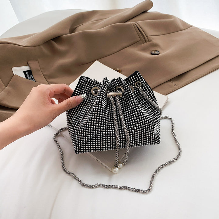 Damen Glamouröse Beuteltasche mit funkelnden Strassakzenten Nord Taschen