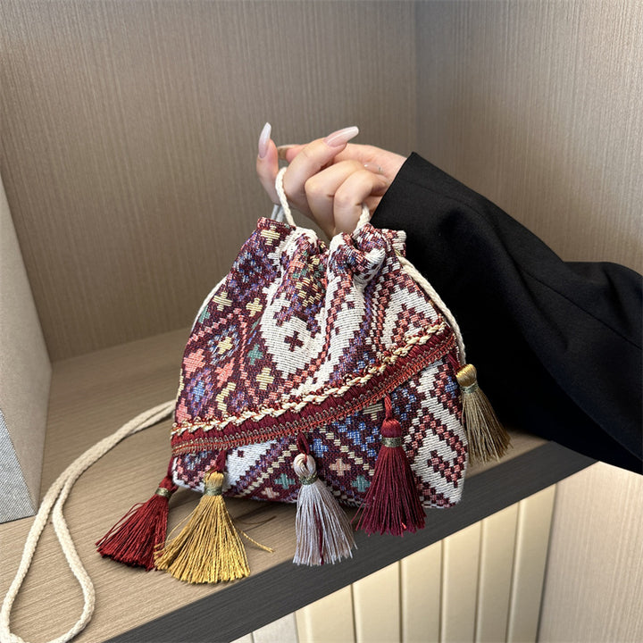 Damen Beuteltasche mit buntem Ethnomuster und verspielten Quasten Nord Taschen
