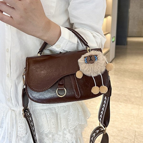 Damen elegante Umhängetasche mit verspieltem Anhänger Nord Taschen