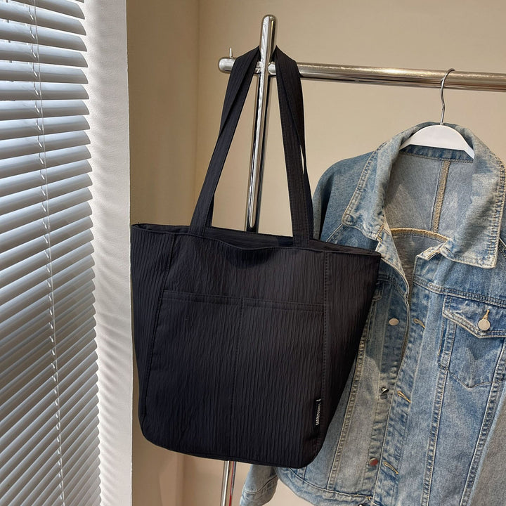 Damen Tragetasche mit strukturiertem Design und vielseitigen Einsatzmöglichkeiten Nord Taschen