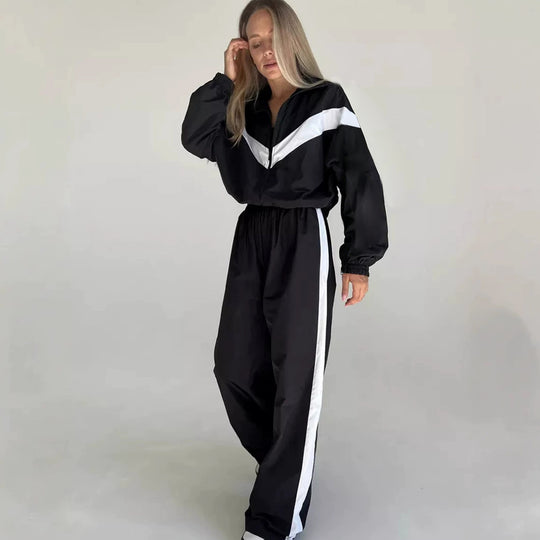 Damen eleganter sportlicher Zweiteiler Trainingsanzug mit Reißverschluss und kontrastierender V-Passe Nord Taschen