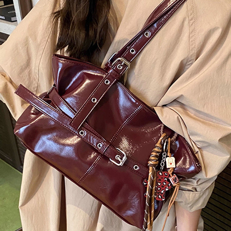 Damen Tragetasche mit elegantem Gürtelakzent und robustem Kunstleder Nord Taschen