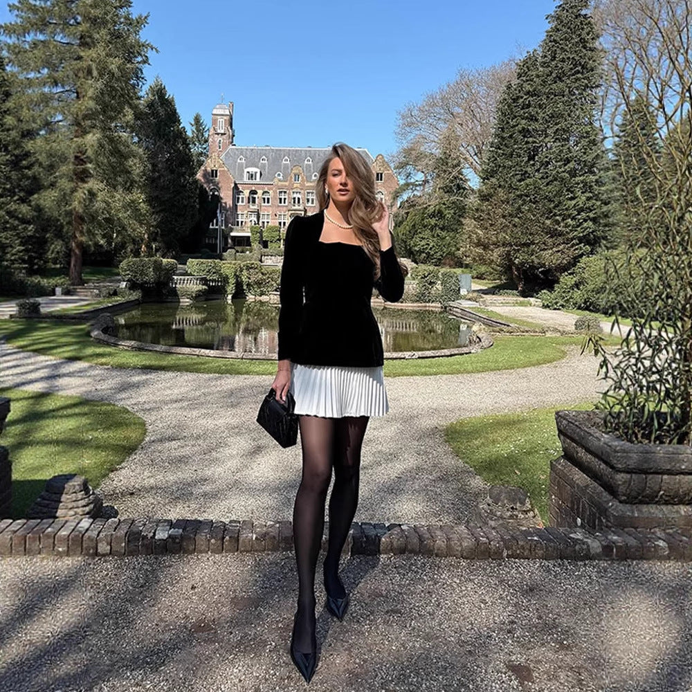 Damen Samt-Peplum-Kleid mit quadratischem Ausschnitt, skulpturierten Schultern und plissiertem Minirock Nord Taschen