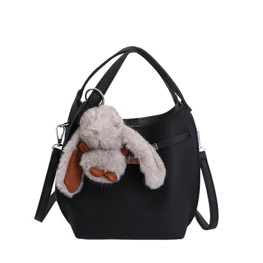 Damen Handtasche mit abnehmbarem Plüschanhänger Nord Taschen