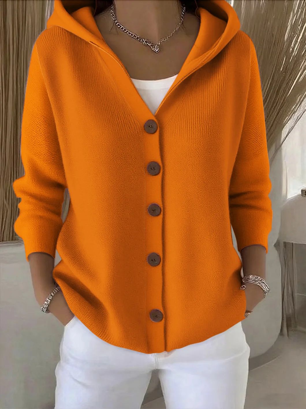 Damen Kapuzenstrickjacke mit Praktischen Knopfdetails und Lässigem Schnitt
