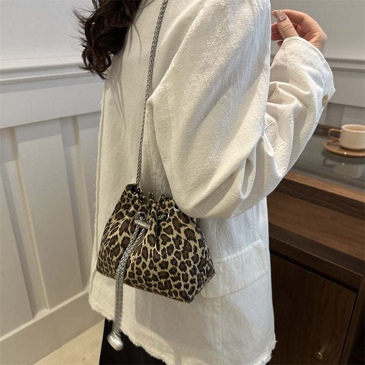 Damen Beuteltasche mit animalischem Design und stilvollem Kettenakzent Nord Taschen