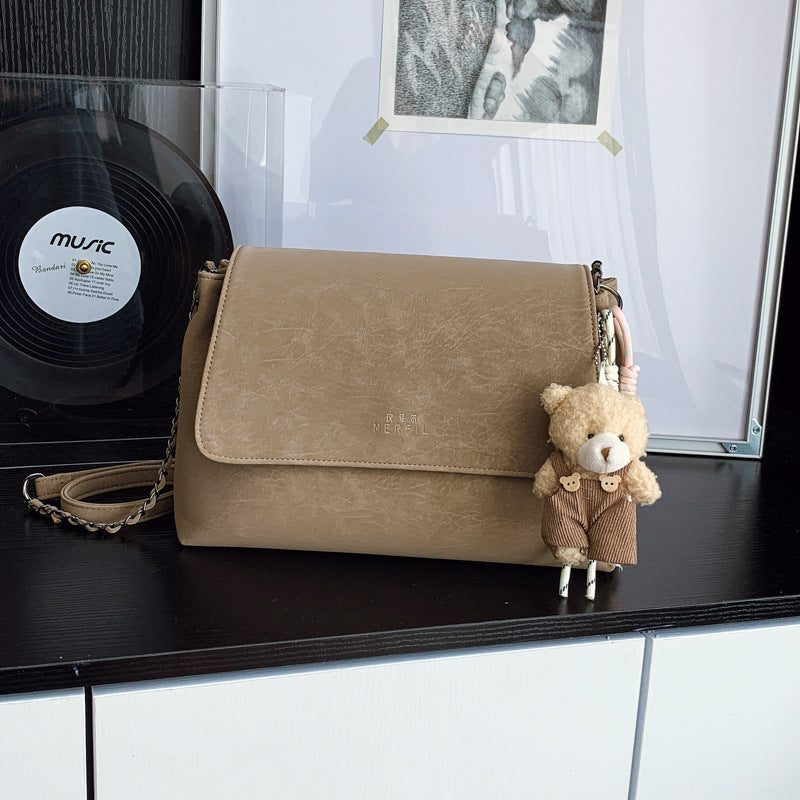 Damen Umhängetasche mit verspieltem Teddy-Anhänger Nord Taschen
