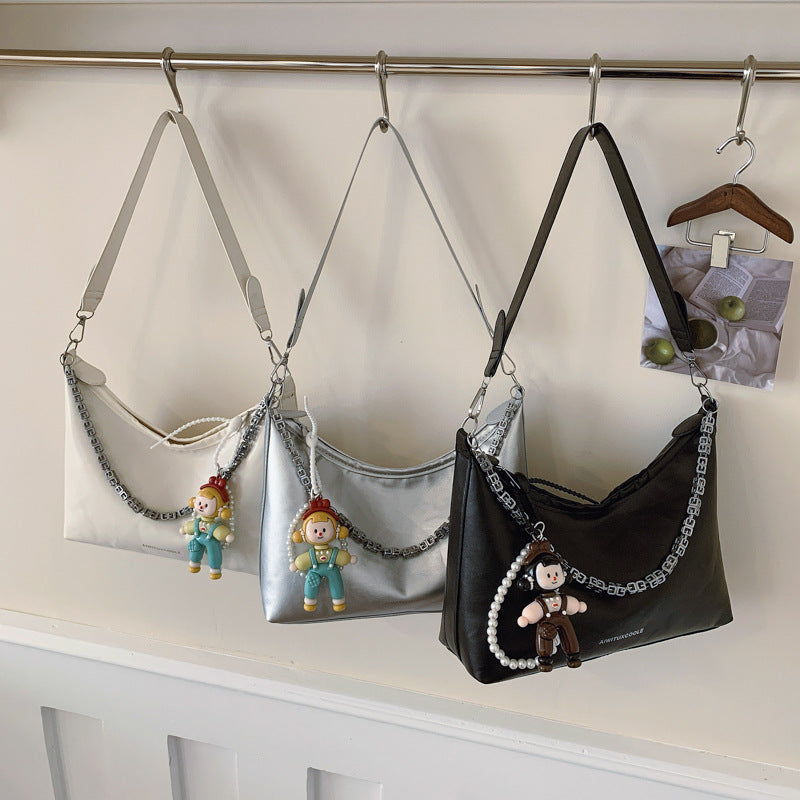 Damen Hobo-Tasche mit strapazierfähigem Tragegurt und verspieltem Anhänger Nord Taschen