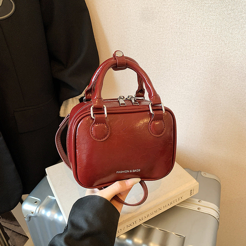 Damen Mini-Handtasche mit niedlichem Anhänger Nord Taschen