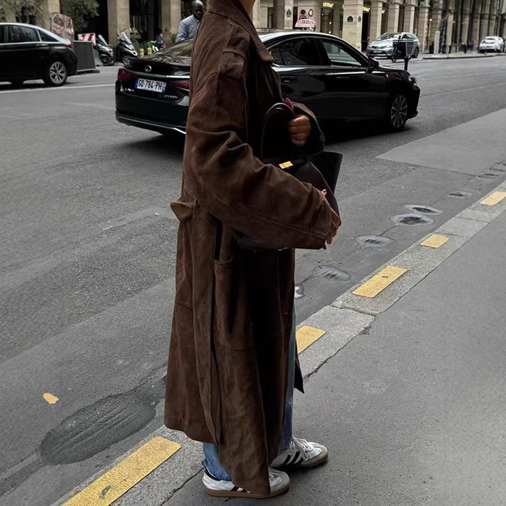 Damen Midilanger Oversize-Trenchcoat aus Veloursimitat mit doppelreihiger Knopfleiste, Schulterpatten und Bindegürtel Nord Taschen