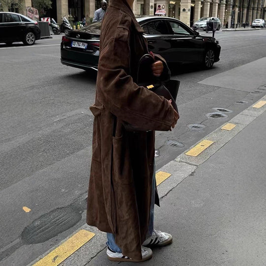 Damen Midilanger Oversize-Trenchcoat aus Veloursimitat mit doppelreihiger Knopfleiste, Schulterpatten und Bindegürtel Nord Taschen
