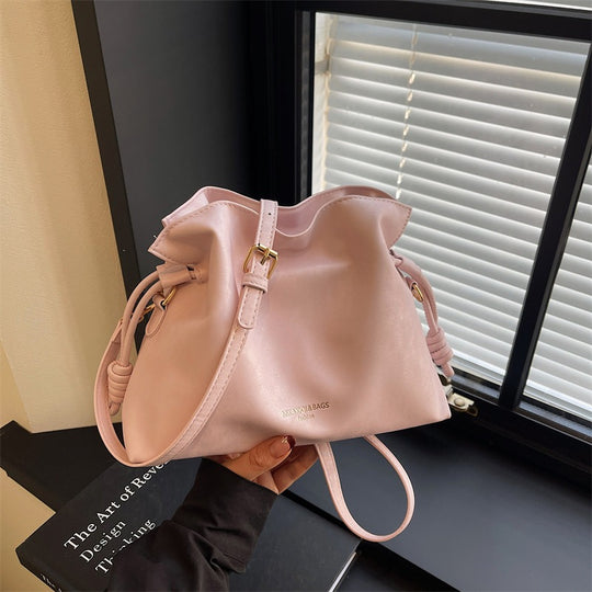 Damen Hobo-Tasche aus hochwertigem Kunstleder mit dekorativem Kordelzug Nord Taschen