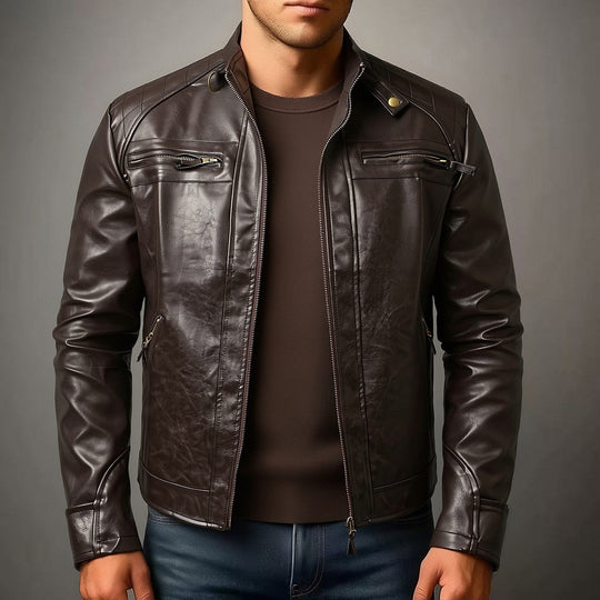 Herren Biker-inspirierte Kunstlederjacke mit Stehkragen, gesteppter Schulterpartie und Reißverschlusstaschen Nord Taschen